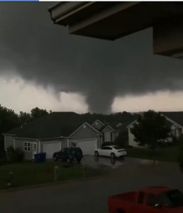 Tornadoes leave trail of destruction in O...