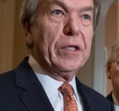 Photo of Blunt says insurance at work beats “Medicare for All”