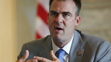 Photo of Stitt hoping for better times with fellow Republicans