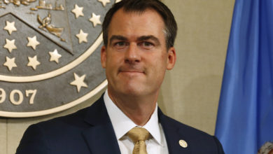 Photo of Oklahoma Governor Kevin Stitt criticizing state school district’s adoption of mask mandate