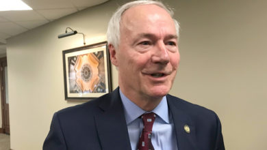 Photo of Arkansas Gov. regrets signing ban on school mask mandates