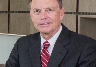 Photo of Pitt president Steve Scott to step down in June 2022