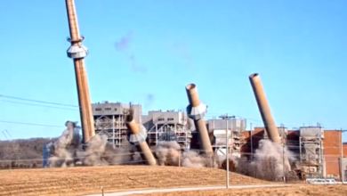 Photo of City Utilities smokestacks hit the dust in Springfield