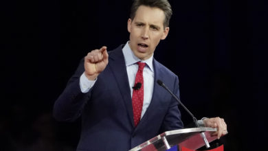 Photo of Hawley Calls on Elon Musk to Conduct Audit of Twitter