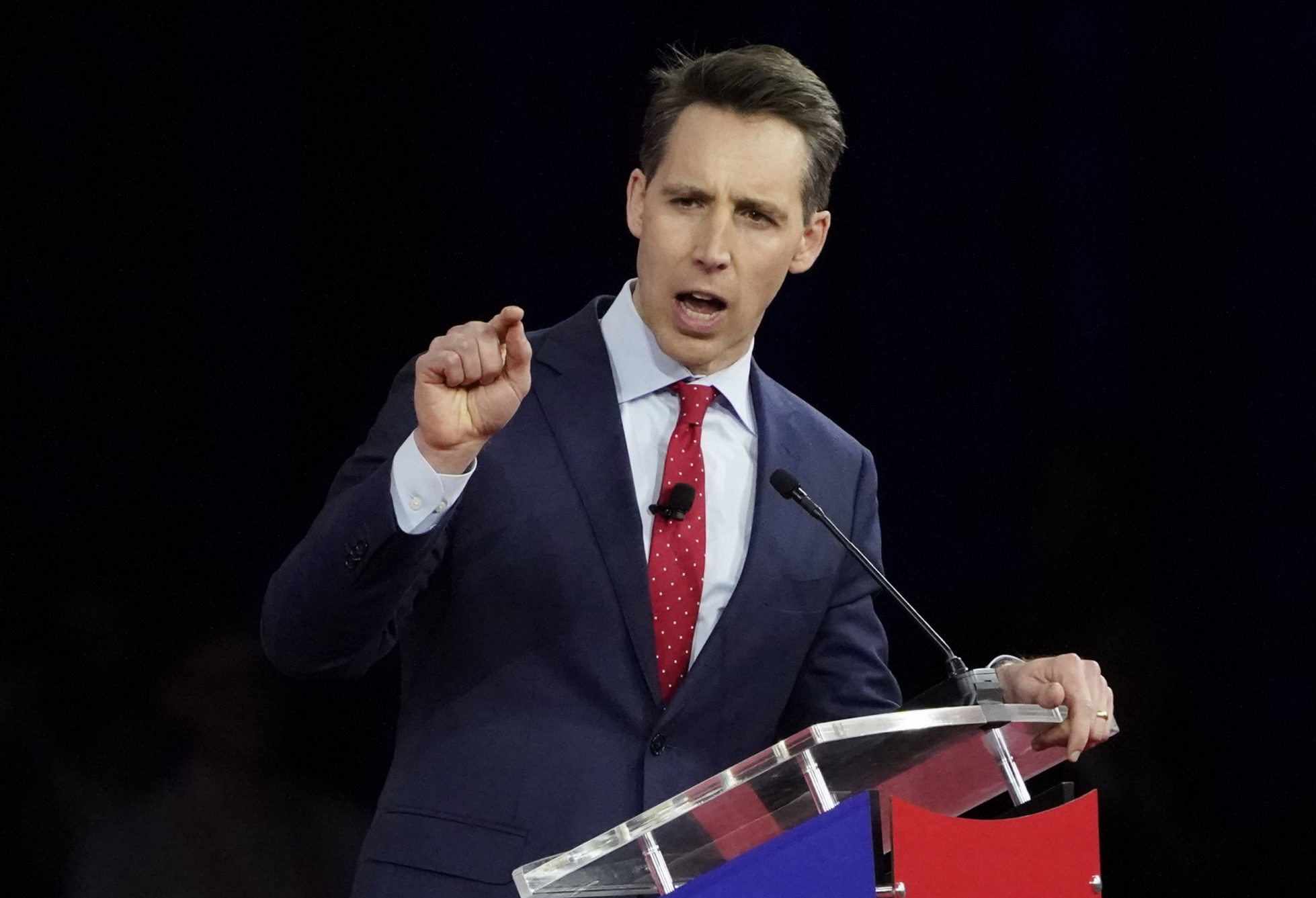 Hawley Calls on Elon Musk to Conduct Audit of Twitter – NewsTalk KZRG