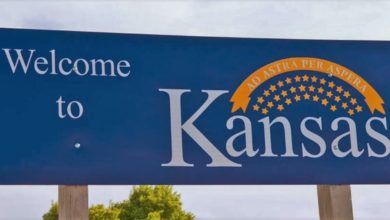Photo of Kansas lawmakers return to tax cut debate; maps scrutinized