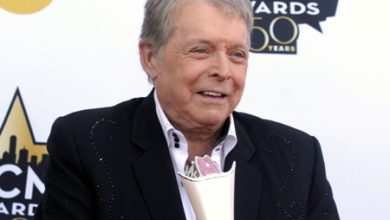 Photo of Country star Mickey Gilley dies