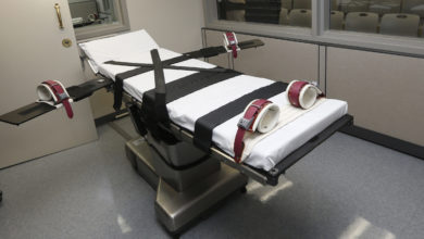 Photo of Oklahoma inmate gets temporary reprieve from execution