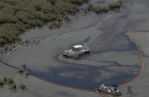 Oil spill in Kansas shuts down Keystone p...
