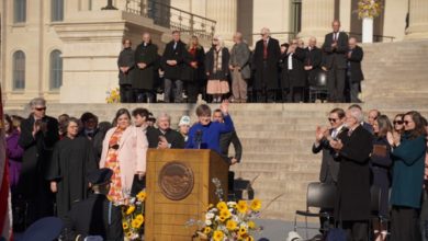 Photo of Governor Laura Kelly sworn into office for 2nd term