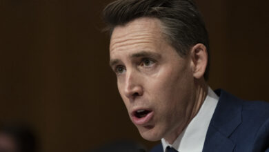 Photo of Hawley says Biden and MOHELA are both to blame in late student loan billing