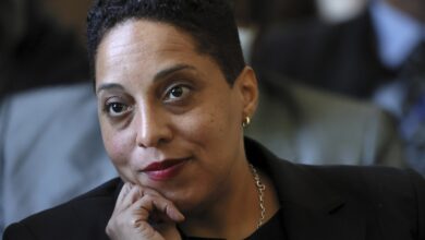 Photo of Ex-St. Louis prosecutor admits she misused public funds and avoids criminal charges