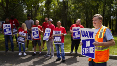 Photo of Strikes against automakers spread to 38 locations in 20 states, Stellantis and GM are targeted