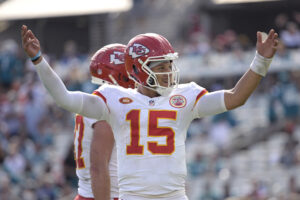 Chiefs, Mahomes agree to restructured dea...