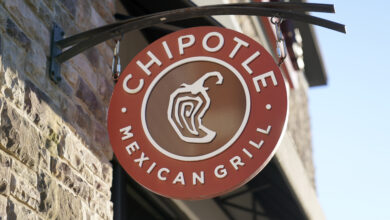 Photo of Federal agency sues Chipotle after a Kansas manager allegedly ripped off an employee’s hijab