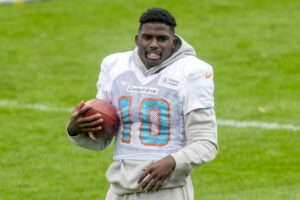Tyreek Hill tells the Dolphins' defense t...