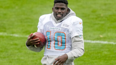 Photo of Tyreek Hill tells the Dolphins’ defense to ‘just find Kelce’ to stop the Chiefs in Germany