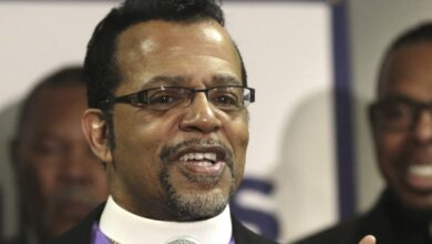 Photo of Carlton Pearson, influential Oklahoma megachurch founder, dies at age 70