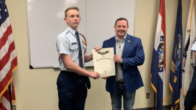 Photo of Missouri Congressman delivers award to Joplin CAP cadet