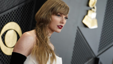 Photo of Taylor Swift gives $100,000 to the family of the woman killed in parade shooting