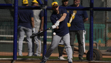 Photo of Catcher Austin Nola signs $975,000 deal with Royals to provide depth behind Salvador Perez