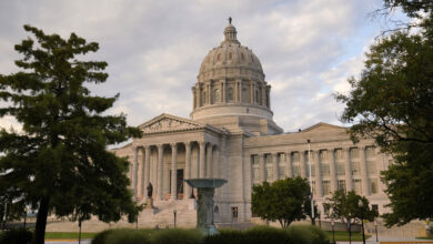 Photo of Court tosses Missouri law that barred police from enforcing federal gun laws