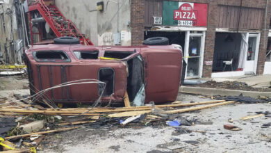 Photo of FEMA administrator surveys Oklahoma tornado damage with the state’s governor and US senator