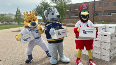 Photo of Campaign to legalize sports betting in Missouri gets help from mascots to haul voter signatures