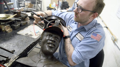 Photo of Jackie Robinson is rebuilt in bronze in Colorado after theft of statue from Kansas park