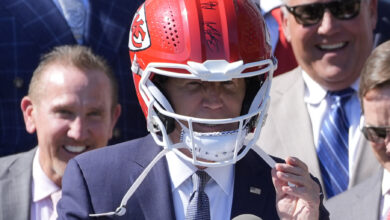 Photo of Biden hosts the Super Bowl champion Chiefs, breaks unofficial rule about headwear