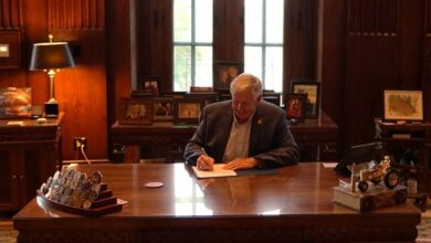 Photo of Missouri Governor signs two bills, increasing Missouri teacher pay