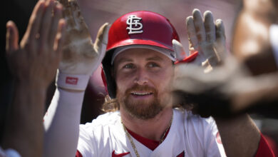 Photo of Paul Goldschmidt, Brendan Donovan homer and Cardinals beat Pirates 4-3