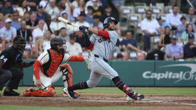 Photo of Donovan homers, Cardinals beat Giants 6-5 in game at Rickwood Field honoring Mays and Negro Leagues