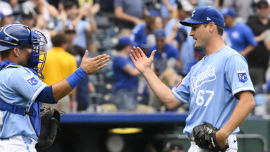 Photo of Seth Lugo retires 14 straight in 1st career complete game, Royals beat White Sox 4-1