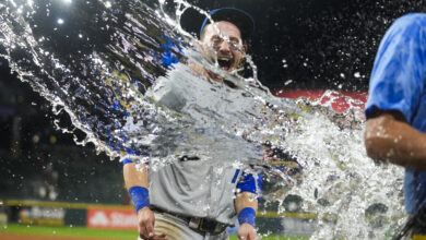 Photo of Bobby Witt Jr. hits grand slam and the Royals hand the White Sox their 15th straight loss