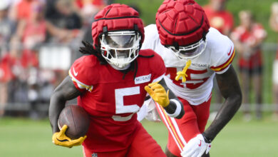 Photo of Chiefs’ Reid says wide receiver ‘Hollywood’ Brown won’t need surgery for shoulder injury