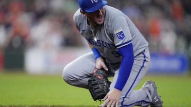 Photo of Royals lose 1B Vinnie Pasquantino for rest of regular season to broken thumb