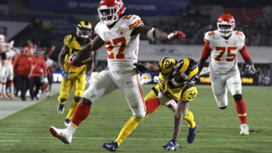 Photo of Chiefs signing former star Kareem Hunt to practice squad